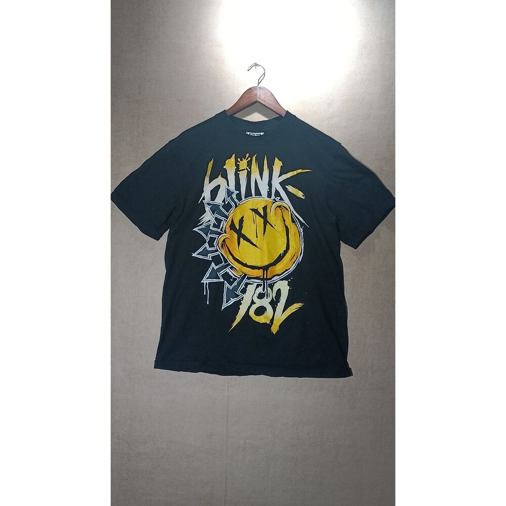 BLINK 182 BAND T-SHIRT ADULT LARGE  BRIGHT COLORED LOGO